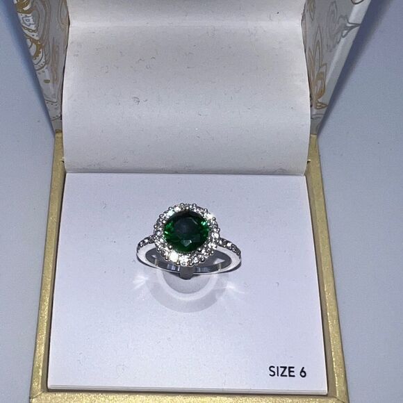 Charter Club Fine Silver Plate Pavé & Round Green Crystal Halo Ring Size 6 New - Picture 3 of 6